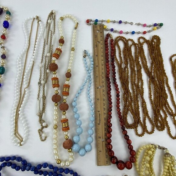 Vintage Costume Jewelry Lot 80's Jewelry 20 Necklaces 1 Pair Clip On Earrings - Picture 10 of 10